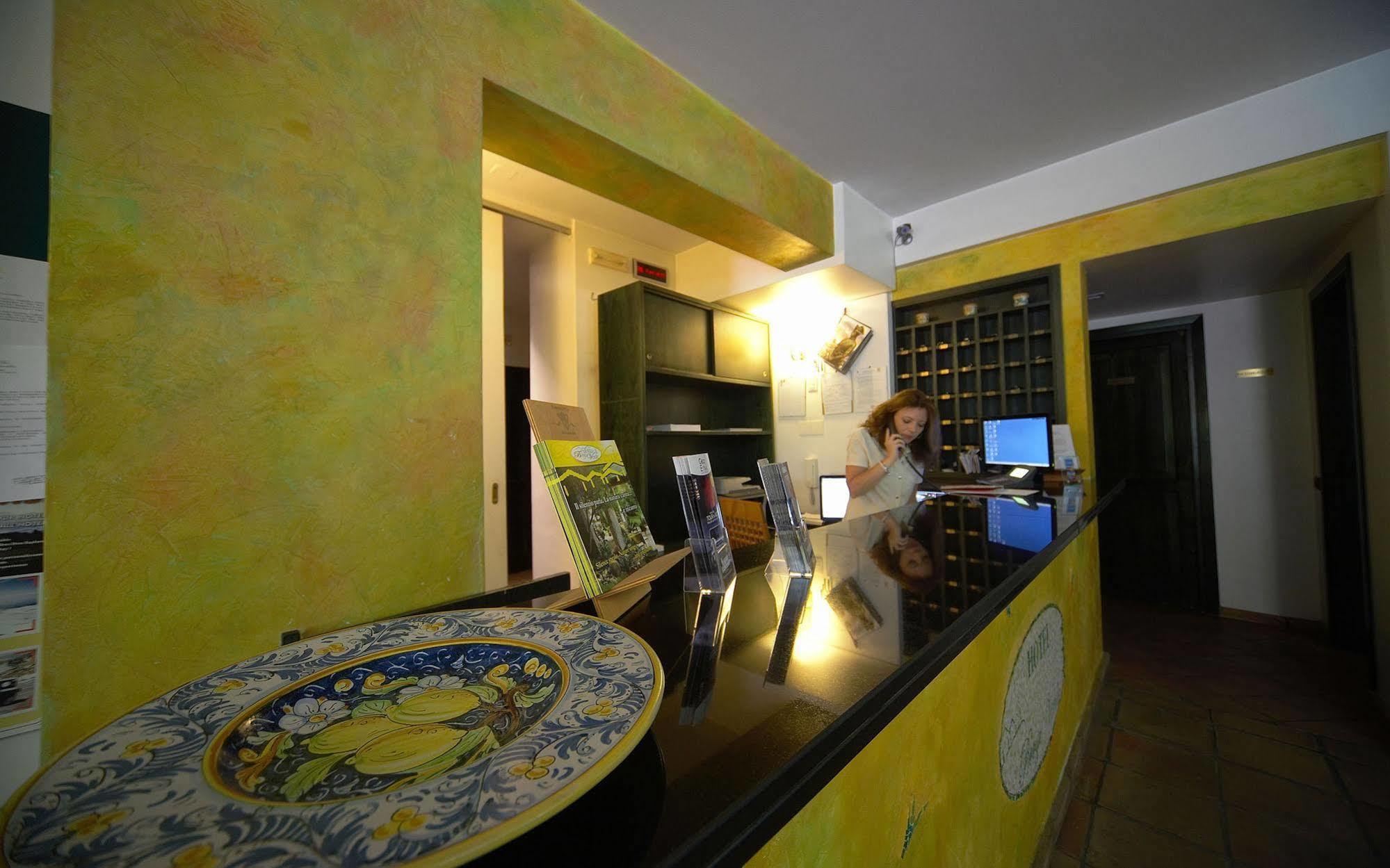 Hotel Borgo Verde Catania Bagian luar foto